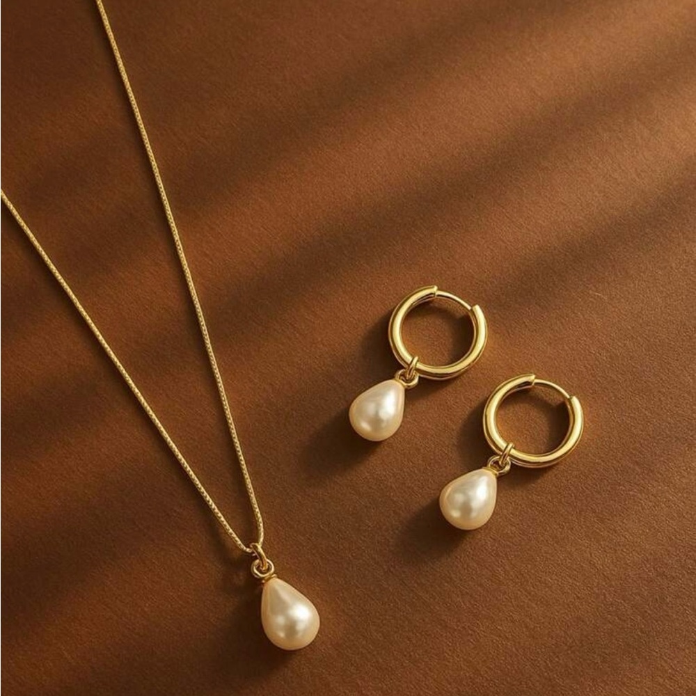 Elegant Gold and Pearl Jewelry Set